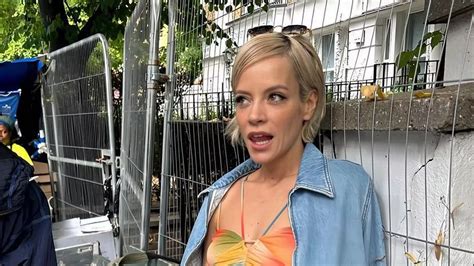 Lily Allen Delights Fans As She Dons A Flannel To Go Undercover At