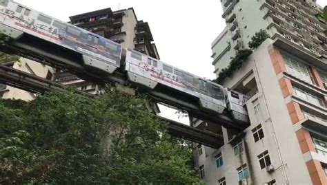 Conhe A O Trem Que Passa Por Dentro De Um Pr Dio Na China