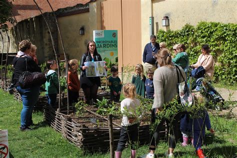 Jardiniers en herbes château de Blandy Vendredi 05 Mai 2 Flickr