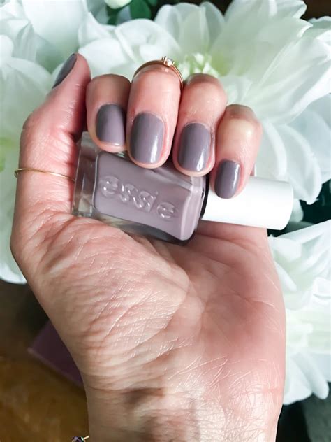 Review Essie Gel Couture Polish Instinctively En Vogue