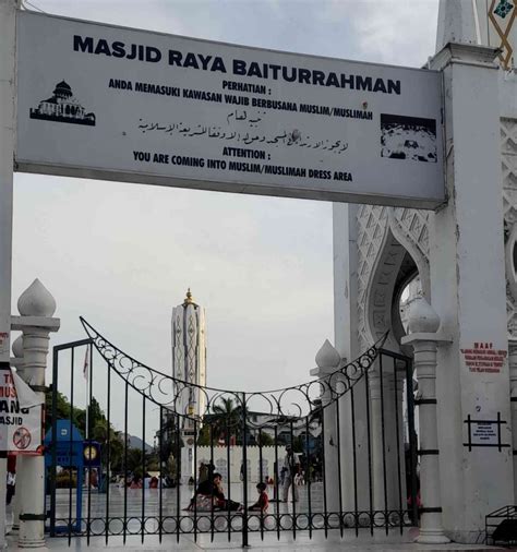 Mempertahankan Keagungan Masjid Raya Baiturrahman Aceh Halaman 1