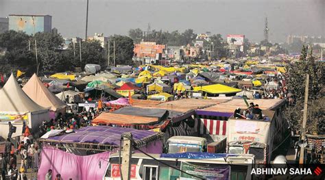 Delhi Police Starts Removing Barricades At Tikri Border Delhi News