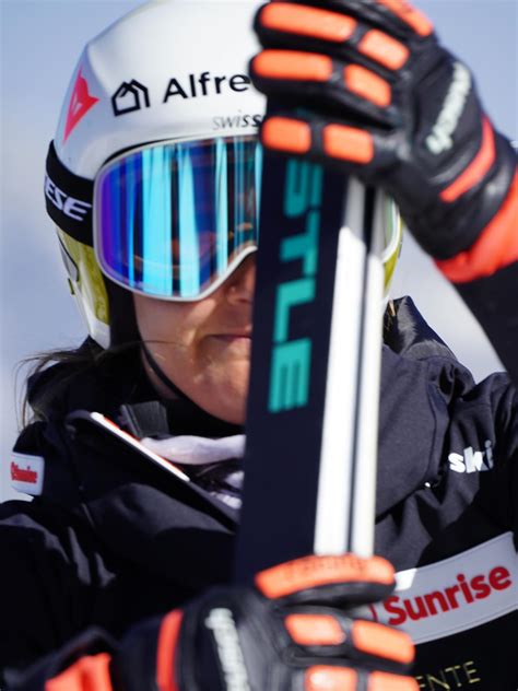 Swiss Alpine Ski Team - Yeah! 🇨🇭 Corinne Suter gewinnt zum Auftakt der
