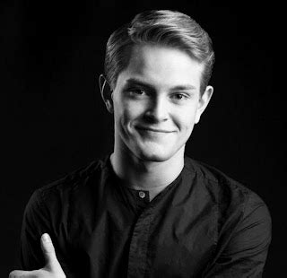 Joven Bailar N Fue Expulsado De Escuela Por Ser Estrella Porno Gay Orgullolgbt Co