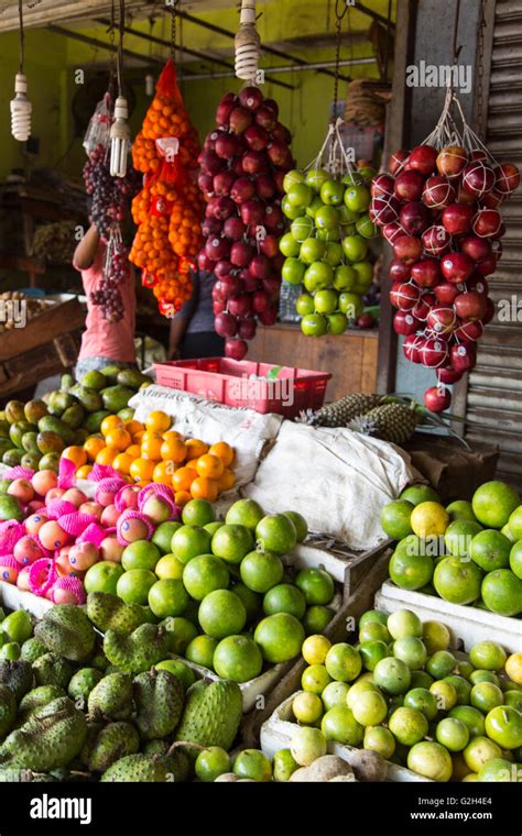 Fruits sri lanka hi-res stock photography and images - Alamy