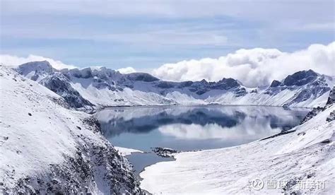 农夫山泉推出天然雪山矿泉水长白雪3元矿泉水领域谁主沉浮 作者陈峰 农夫山泉 今年的第九款新品来了它叫长白雪一款定价3元的天然