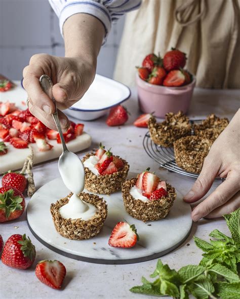 Granola Cup Mit Haferflocken Joghurt Und Erdbeeren Klara Ida