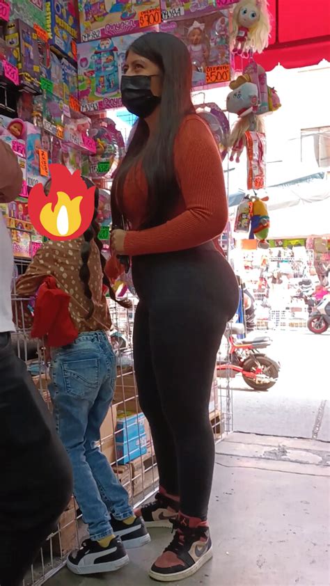 Joven Milf En Leggins Con Tremendas Tetas Y Culo Spandex Leggings Yoga Pants Forum