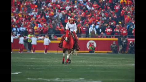 Warpaint takes the field before Chiefs' playoff game | Kansas City Star