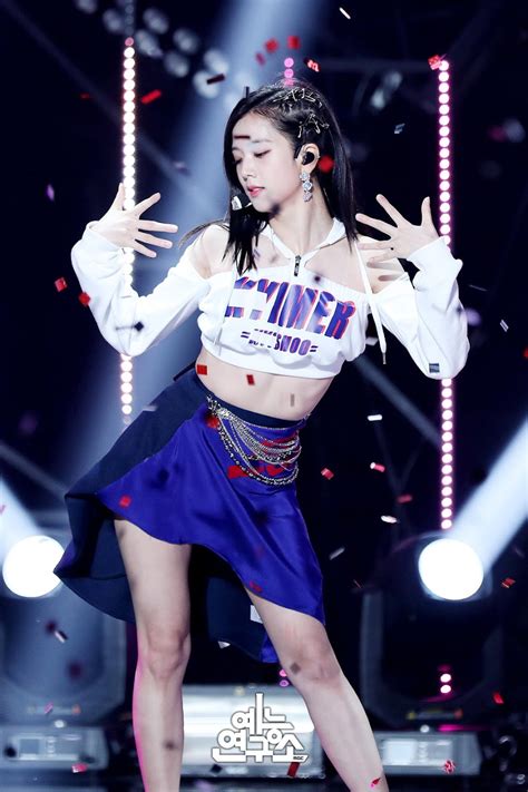 Times Blackpinks Jisoo Showed Off Her Gorgeous Body Line