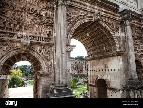 El Arco De Septimio Severo En Los Terrenos De Las Ruinas Del Foro Roamn