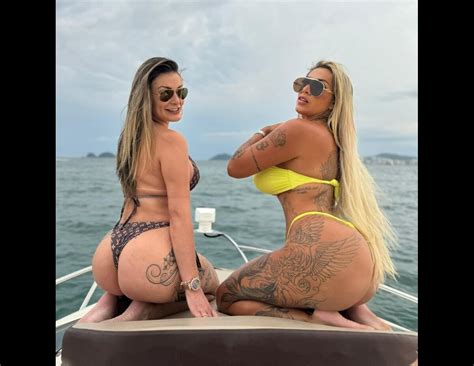 Foto Andressa Urach e Juju Ferrari posaram de biquíni durante passeio