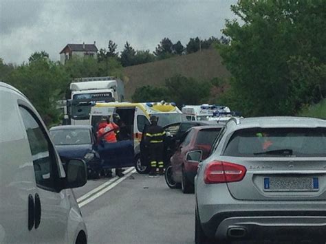 Incidente Sulla Statale 16 Frontale Tra Due Auto Cinque Feriti