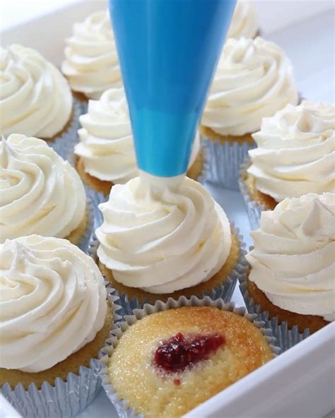 Piping Vanilla Cupcakes Video Cupcake Decorating Tips Cupcake