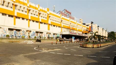 Tricolour - National flag atop Sealdah station reportedly torn ...