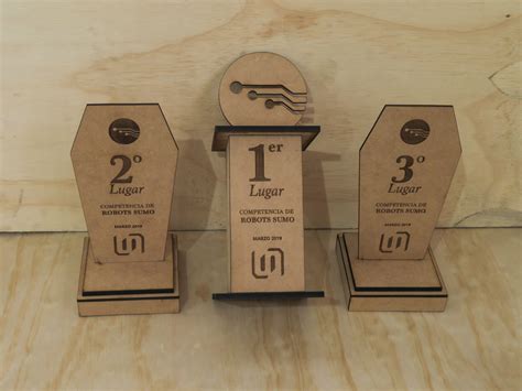 ¡trofeos Corte Y Grabado Láser De Mdf 3mm Estamos En El Interior De