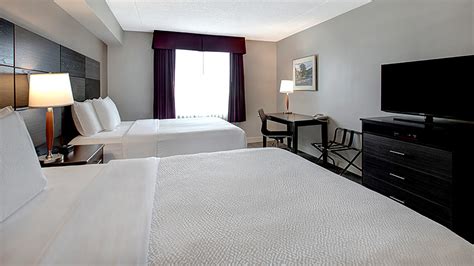 Rooms & Suites | Days Inn & Suites - Collingwood