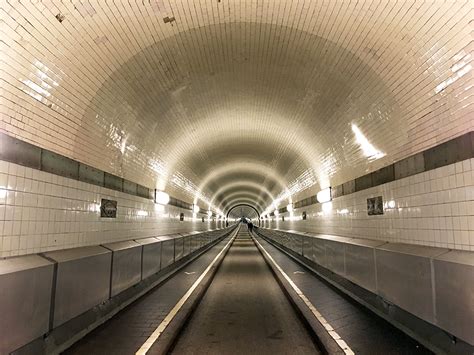 Der Alte Elbtunnel In Hamburg Nostalgischer Spaziergang Mit Kindern