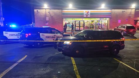 Armed Robbery At NE Portland 7 Eleven Stopped By Customers Clerk Kgw