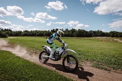 Ideal Dirt Bike Course Learn The Basics Of Motocross Riding