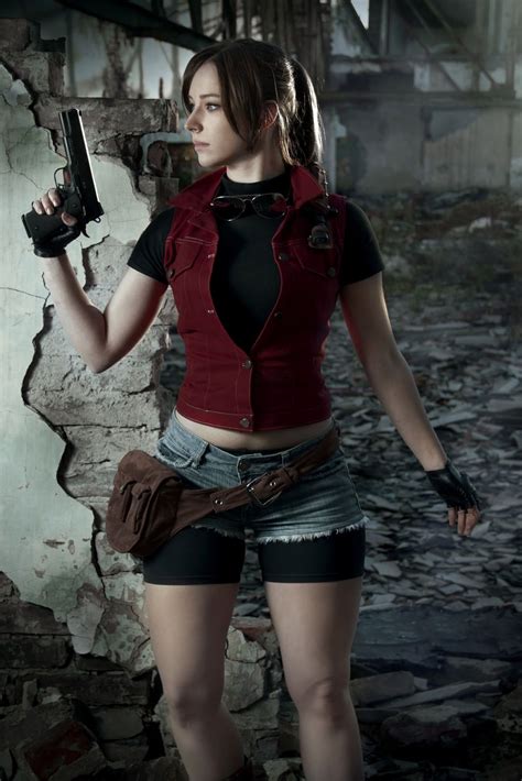 Claire Redfield Outfits