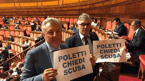 In Senato Protesta Della Lega Contro Poletti Pallone Gonfiato Vada