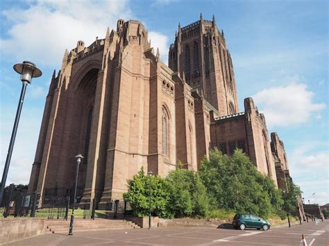 Premium Photo | Liverpool cathedral in liverpool