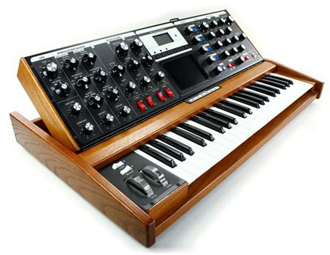 Moog Minimoog Voyager | Vintage Synth Explorer