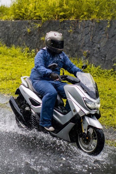 Tips Berkendara Di Musim Hujan Dengan Sepeda Motor Matik