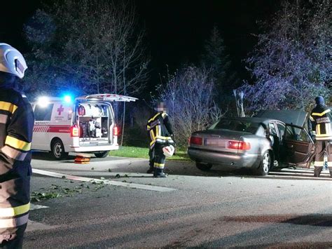 Einsatz Im Bezirk Scheibbs Pkw Kracht In Steinakirchen Gegen Einen