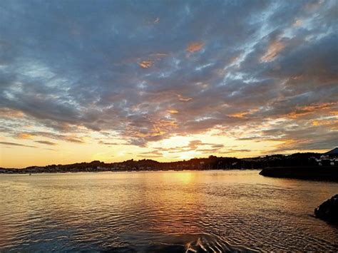 Amanecer En El Puntal Foto De Hondarribia Calendario De Gipuzkoa