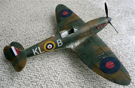 The Great Canadian Model Builders Web Page!: Supermarine Spitfire MK 1