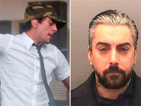 Apuñalan en prisión a ex estrella de rock Ian Watkins sentenciado por