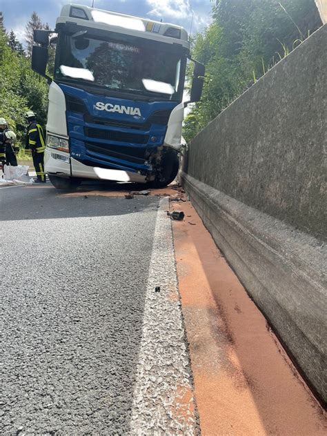 Fw Horn Bad Meinberg Schwerer Verkehrsunfall Auf Bundesstra E