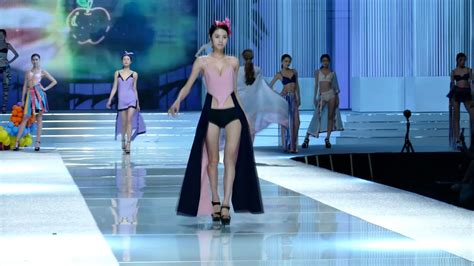 內衣秀 时尚 一場表現力極強的內衣秀 彰显青春主題 黑色鏤空蕾絲設計 表達高冷神秘感 內衣 美女 模特 fashion show 下著 Beauty 속옷 比基尼 bikini