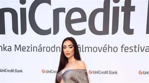 Galerie UniCredit Bank party z KVIFF Bartoška ukázal dceru s vnučkou