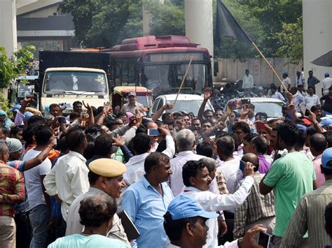 Delhi Striking Sanitation Workers Of Edmc Hold Protest Demand Payment