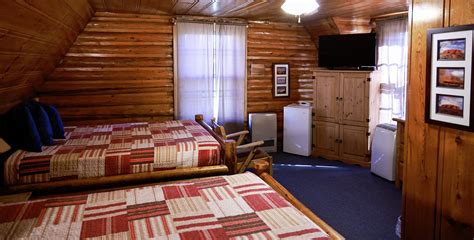 Lodge Rooms — Twin Pines Lodge and Cabins