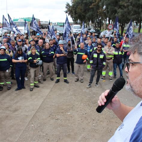 Los Aceiteros Hicieron Una Asamblea En La Puerta De Dreyfus Y Avisaron Que Irán Al Paro Para No