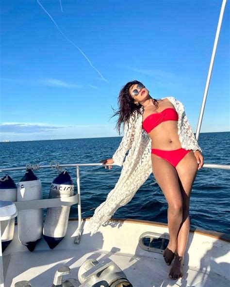 Priyanka Chopra Bikini And Barefoot On A Yacht Photos The Fappening