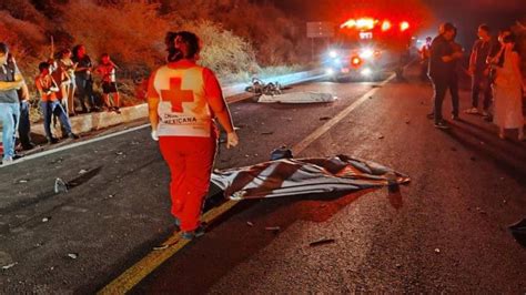 Muere Pareja En Moto Tras Ser Arrollada Por Tráiler Por La Libre En Elota