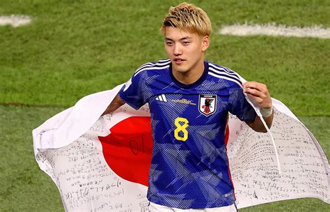 W杯2ゴールの堂安律が再始動！高強度トレーニングにファンも「綺麗で力強い背中に見惚れてしまいます」「応援しかしてない」 超ワールドサッカー！