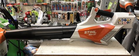 SOFFIATORE A BATTERIA STIHL BGA 57 CON BATTERIA AK 20 E CARICABATTERIA