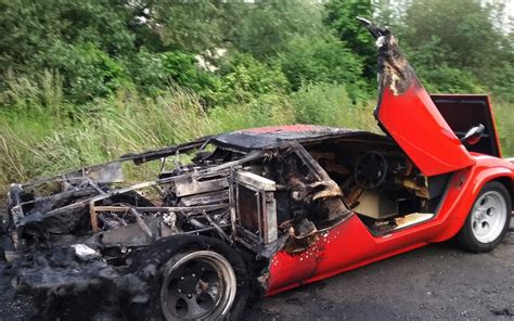 £400000 Lamborghini Countach Spotted Burned Out By Side Of Road