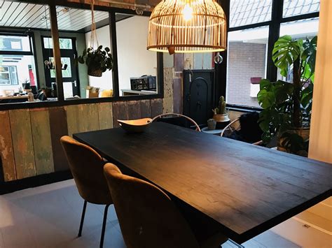 Eettafel Zwart Eiken Houtlook Nero Ruvido Met Spinpoot TAVOLO ENZO