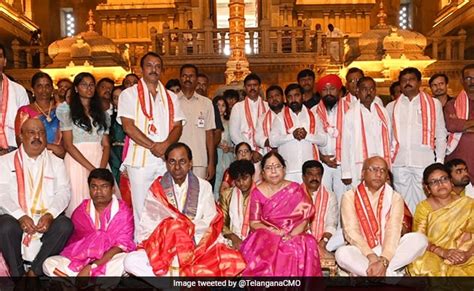 Telangana Chief Minister KCR Visits Temple, Presents Cheque For 1 Kg Gold