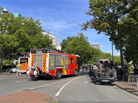 Zeugenaufruf Pkw landet in Hannover Südstadt nach Kollision auf dem Dach