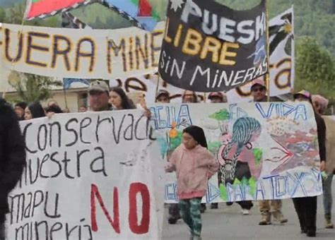 Tres Mil Personas Marcharon En Curarrehue Contra Amenazas Mineras