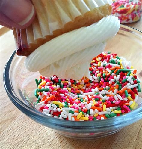 Easy Cupcake Decorating With Sprinkles 100 Directions