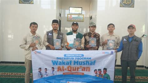 Wakaf Dt Salurkan Wakaf Mushaf Al Quran Ke Garut Yayasan Daarut